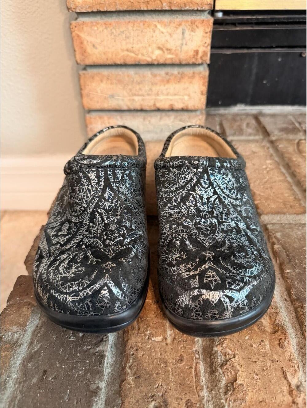 Alegria Kay-223 Silver Black Leather Women's Comfort Clog Shoes Slip On Size 37